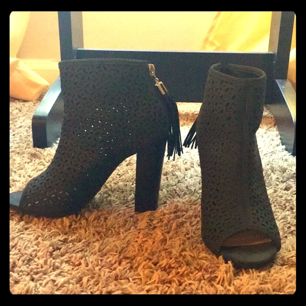 Just Fab Gray open toed wedges